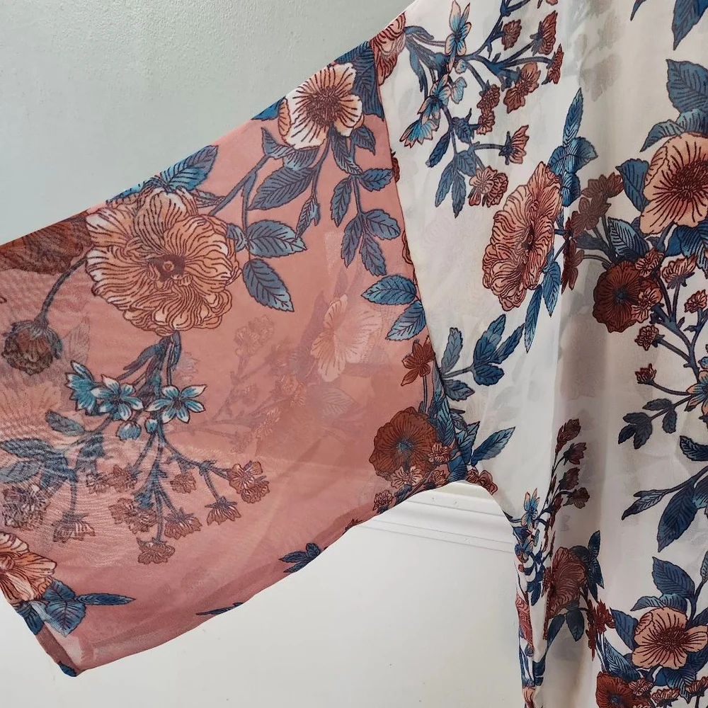 Derek Heart Plus 1X White Pink Floral Kimono